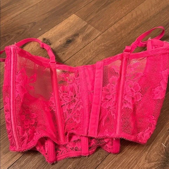 La Senza Bustier. Pink Lace. Medium. - Picture 3 of 4